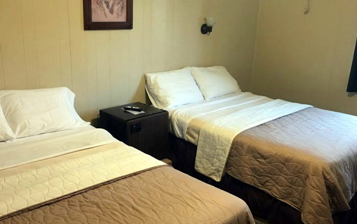 White Star Motel - From Web Listing (newer photo)